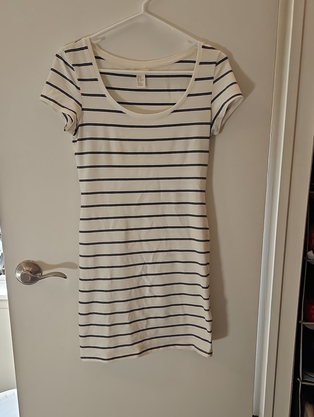 H&M White and Navy Striped Short Sleeve Scoop Neck Tee